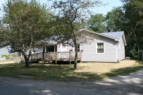 1175 Ravina Ave, Benton Harbor, MI 49022