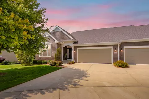 8874 Oak Meadow Cv, Portage, MI 49024