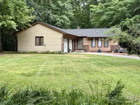 9051 Algoma Ave NE, Rockford, MI 49341