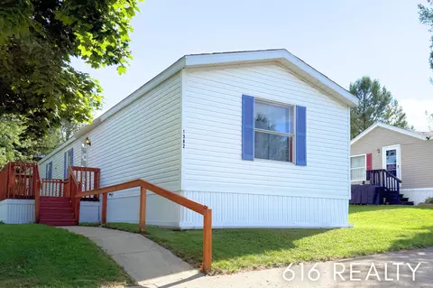 1382 Beaver Dam Dr NE, Belmont, MI 49306