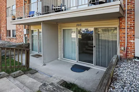742 W Kilgore Rd #108, Kalamazoo, MI 49008
