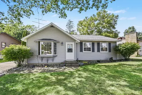 1457 Laughlin Dr NW, Grand Rapids, MI 49504