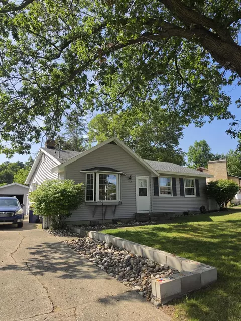 1457 Laughlin Dr NW, Grand Rapids, MI 49504