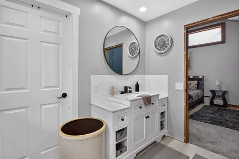Bath - 116 Falcon Rd, Jackson, MI 49202 photo 2 of 3