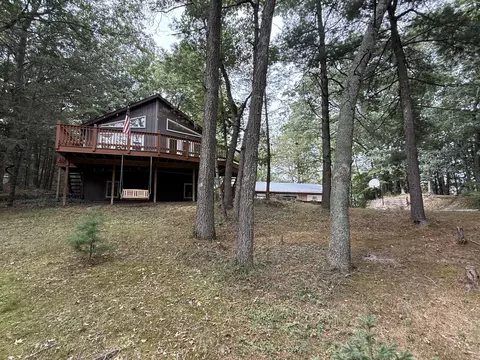 5700 W Lakeshore Ct, Pentwater, MI 49449