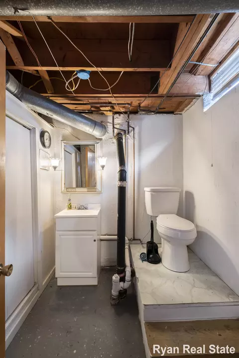 Bath - 1841 Springfield St, Flint, MI 48503 photo 4 of 4