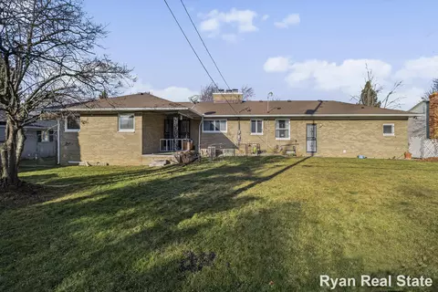 Exterior - 1841 Springfield St, Flint, MI 48503 photo 5 of 6