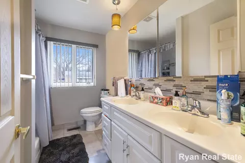 Bath - 1841 Springfield St, Flint, MI 48503 photo 1 of 4