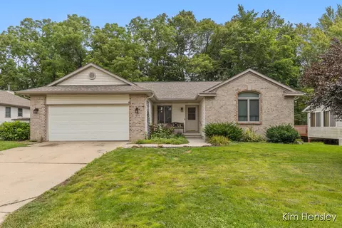2020 Burton Knoll Ct SE, Grand Rapids, MI 49546