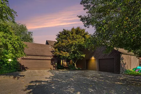 Exterior - 271 Fairway Ct #B, Plainwell, MI 49080 photo 7 of 10