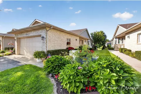 1085 Amber Cove Dr SW #49, Byron Center, MI 49315