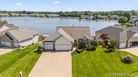 13066 Blueberry Ln, Holland, MI 49424