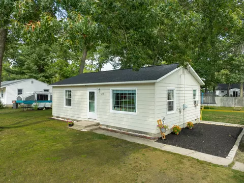 1210 Woodcrest St, Muskegon, MI 49442