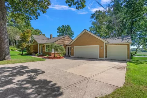 114 River Hills Dr, Holland, MI 49424