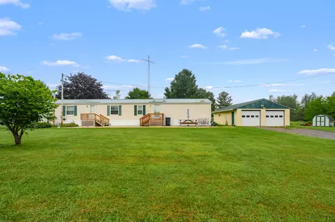 65383 48th Ave, Hartford, MI 49057