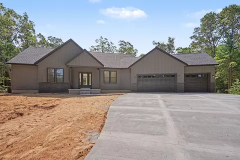 5195 Bittersweet Dr, Muskegon, MI 49445