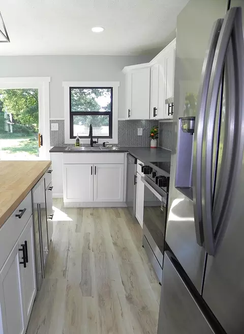 Kitchen - 13805 Riverside Dr, Constantine, MI 49042 photo 5 of 7