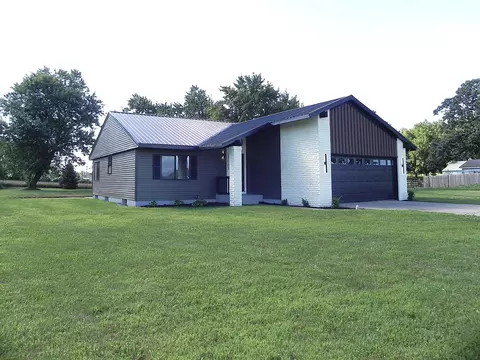 Exterior - 13805 Riverside Dr, Constantine, MI 49042 photo 5 of 12