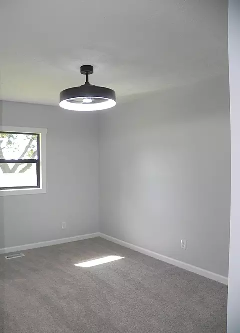 Bedroom - 13805 Riverside Dr, Constantine, MI 49042 photo 3 of 4