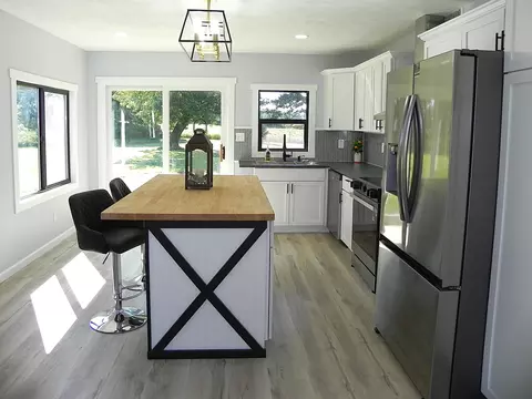 Kitchen - 13805 Riverside Dr, Constantine, MI 49042 photo 3 of 7