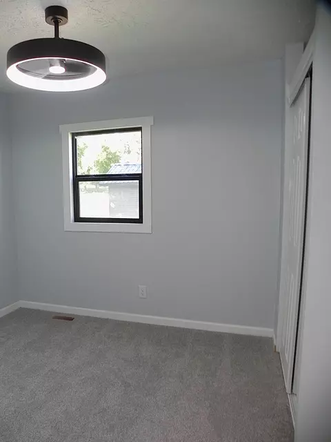 Bedroom - 13805 Riverside Dr, Constantine, MI 49042 photo 2 of 4