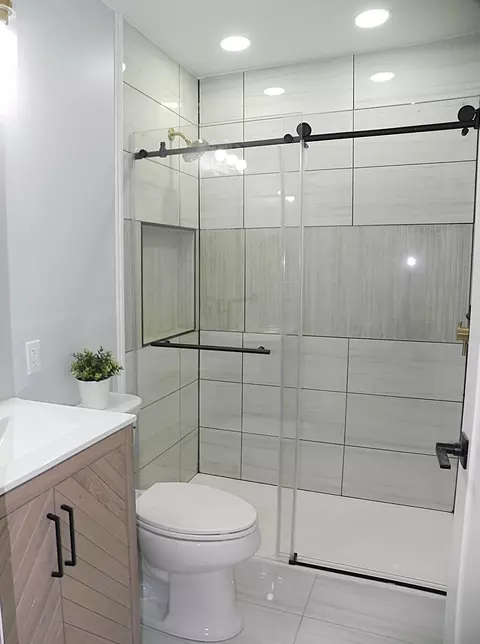 Bath - 13805 Riverside Dr, Constantine, MI 49042 photo 1 of 8