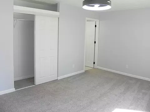 Bedroom - 13805 Riverside Dr, Constantine, MI 49042 photo 4 of 4