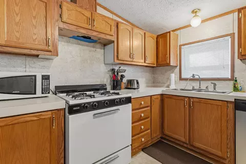 Kitchen - 5810 113th Ave, Pullman, MI 49450 photo 2 of 2
