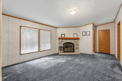 Living - 5810 113th Ave, Pullman, MI 49450 photo 4 of 5