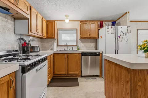 Kitchen - 5810 113th Ave, Pullman, MI 49450 photo 1 of 2