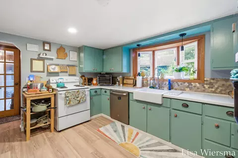Kitchen - 4393 E 8th St, White Cloud, MI 49349 photo 4 of 8