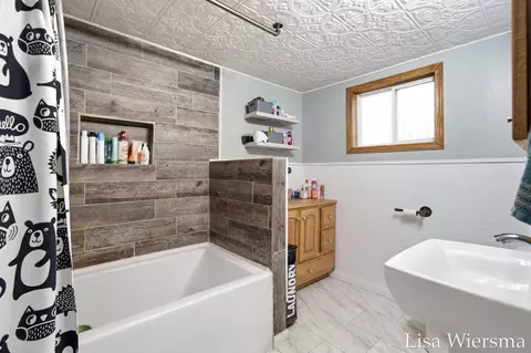 Bath - 4393 E 8th St, White Cloud, MI 49349 photo 2 of 2