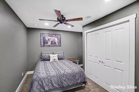 Bedroom - 2121 Wolf Lake Dr, Baldwin, MI 49304 photo 2 of 3