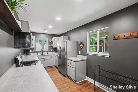 Kitchen - 2121 Wolf Lake Dr, Baldwin, MI 49304 photo 2 of 2
