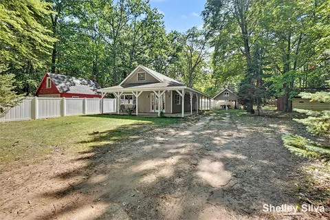 Exterior - 2121 Wolf Lake Dr, Baldwin, MI 49304 photo 3 of 6
