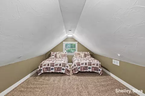 Bedroom - 2121 Wolf Lake Dr, Baldwin, MI 49304 photo 3 of 3