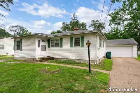 1383 Katrina Dr SE, Kentwood, MI 49508