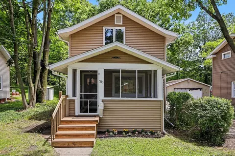 320 Trimble Ave, Kalamazoo, MI 49048