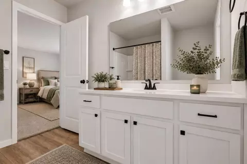 Bath - 1206 Pine St, Three Rivers, MI 49093 photo 3 of 4