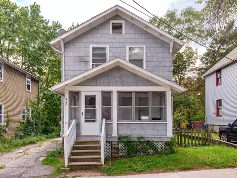 427 Den Adel Ct, Kalamazoo, MI 49001