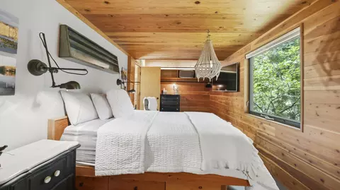 Bedroom - 41 Camp Madron Rd, Buchanan, MI 49107 photo 1 of 9
