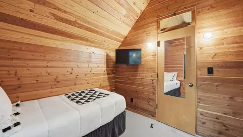 Bedroom - 41 Camp Madron Rd, Buchanan, MI 49107 photo 7 of 9