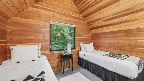 Bedroom - 41 Camp Madron Rd, Buchanan, MI 49107 photo 6 of 9