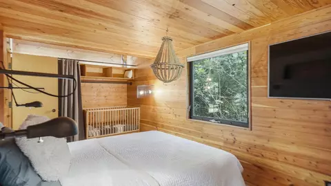 Bedroom - 41 Camp Madron Rd, Buchanan, MI 49107 photo 2 of 9