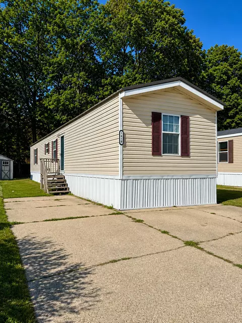 1418 Saskatoon Ave, Norton Shores, MI 49444