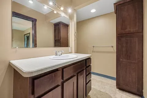 Bath - 4594 SW 14th St, Dorr, MI 49323 photo 2 of 3