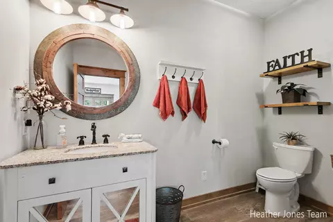 Bath - 8872 E Spencer Rd, Crystal, MI 48818 photo 1 of 5