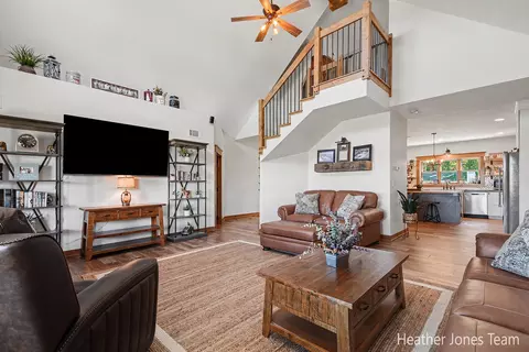 Living - 8872 E Spencer Rd, Crystal, MI 48818 photo 2 of 3