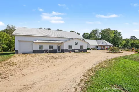Exterior - 8872 E Spencer Rd, Crystal, MI 48818 photo 7 of 9