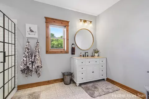 Bath - 8872 E Spencer Rd, Crystal, MI 48818 photo 2 of 5